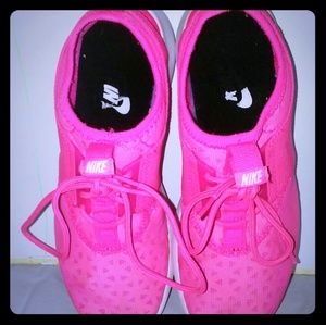 Women's Nike Juvenate Hot Pink Flex shoes